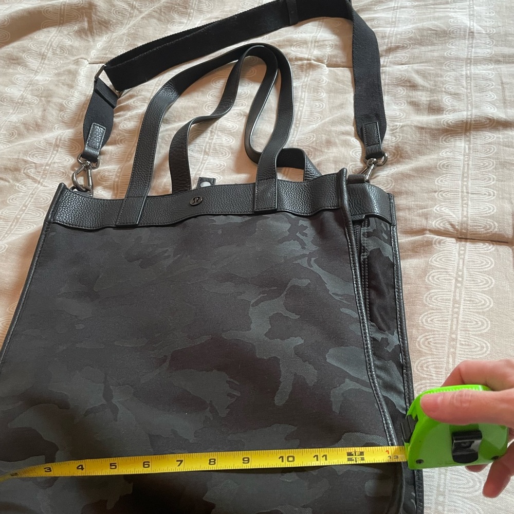 Lululemon Camo Crossbody Tote Bag 15L - Picture 8 of 8